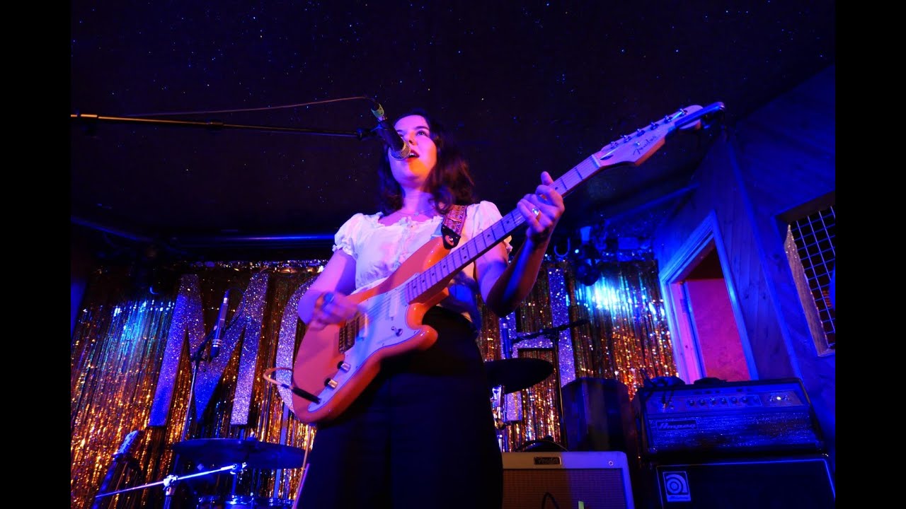 Lazy Day at The Moth Club, Hackney