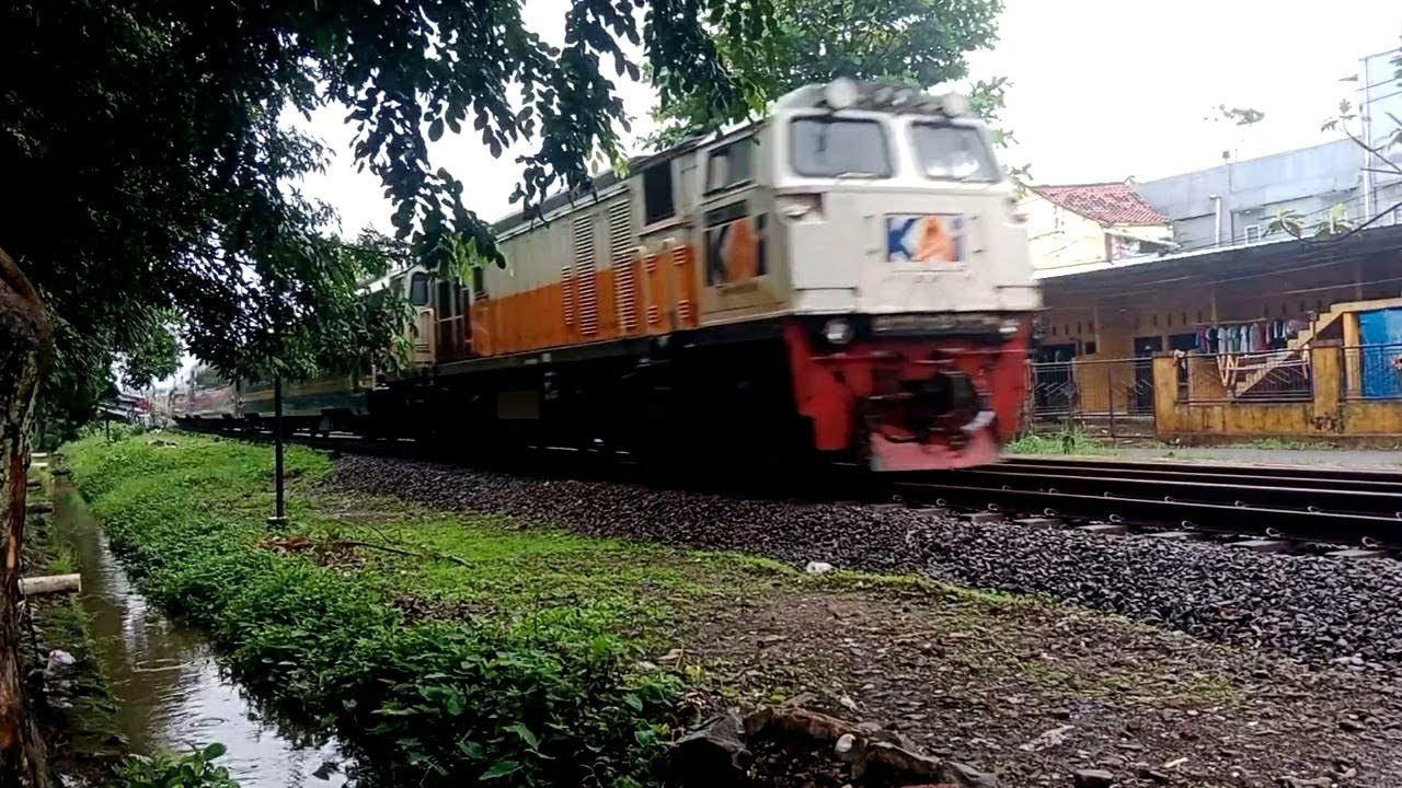 Kereta Api Pangandaran Panoramic Gambir Banjar Persiapan Berhenti Stasiun Purwakarta