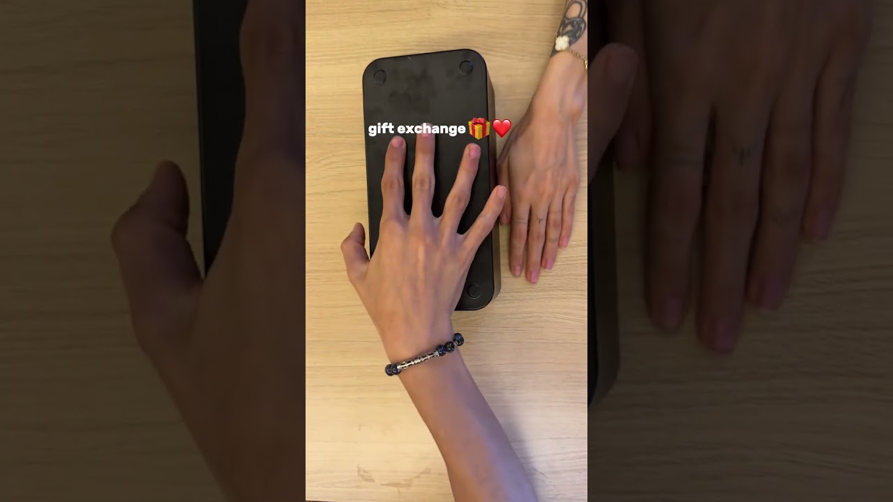 When a “gift exchange” takes a turn 😂 