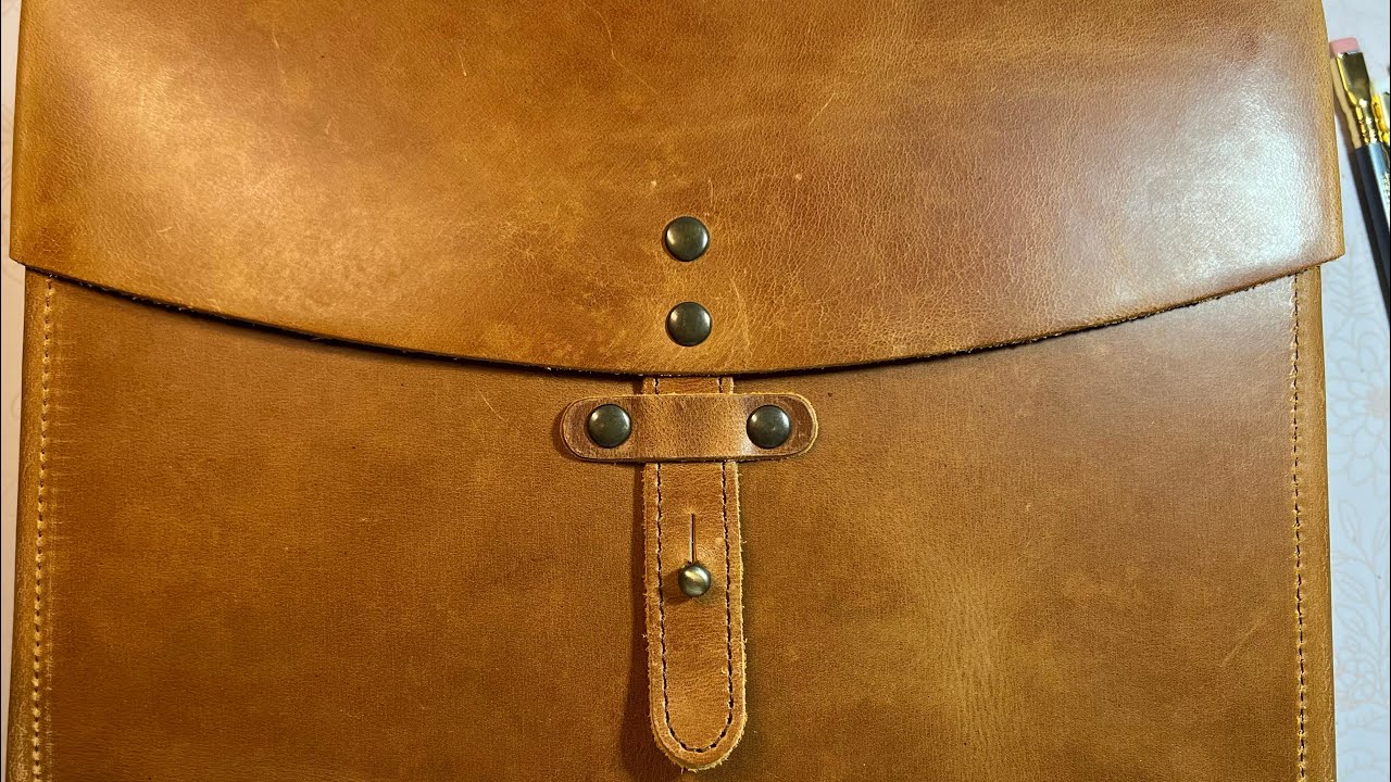 Writers Medic Bag from Galen Leather Crazy Horse Brown -opening