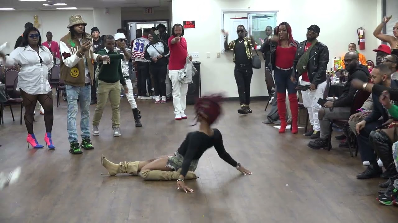FEMALE FIGURE PERFORMANCE @SOCIAL CALAMITY BALL