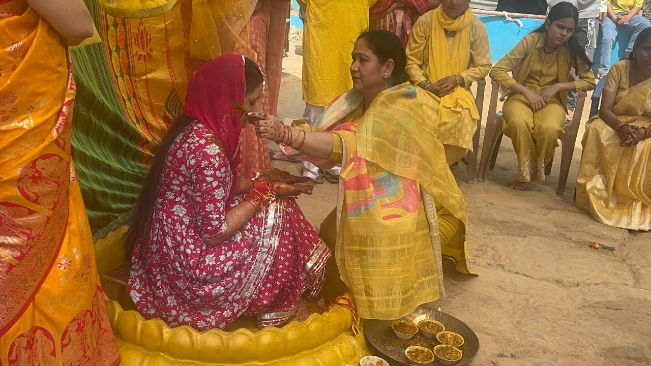अपने गाँव में लड़की की शादी में गयी पहली बार 😍🫶🏼#like #comment #vlog#haldi @reenarawatuttarakhandi 