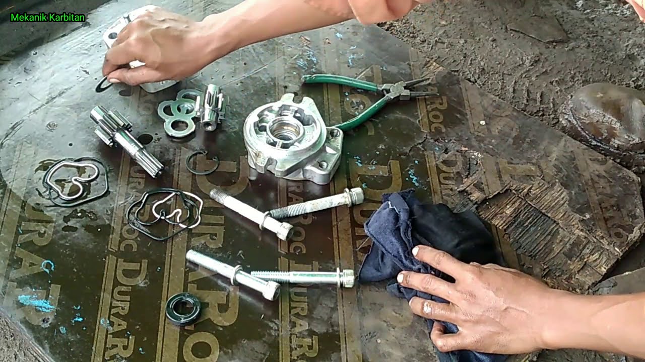 Penyebab tercampurnya oli hidrolik ke transmisi D85-ESS