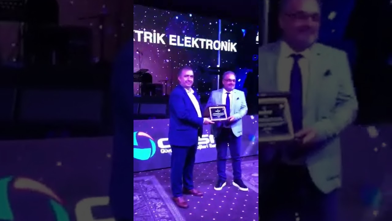 Tiendy Çözüm Ortakları Töreninde Plaket Takdimi - Ali Gülümser