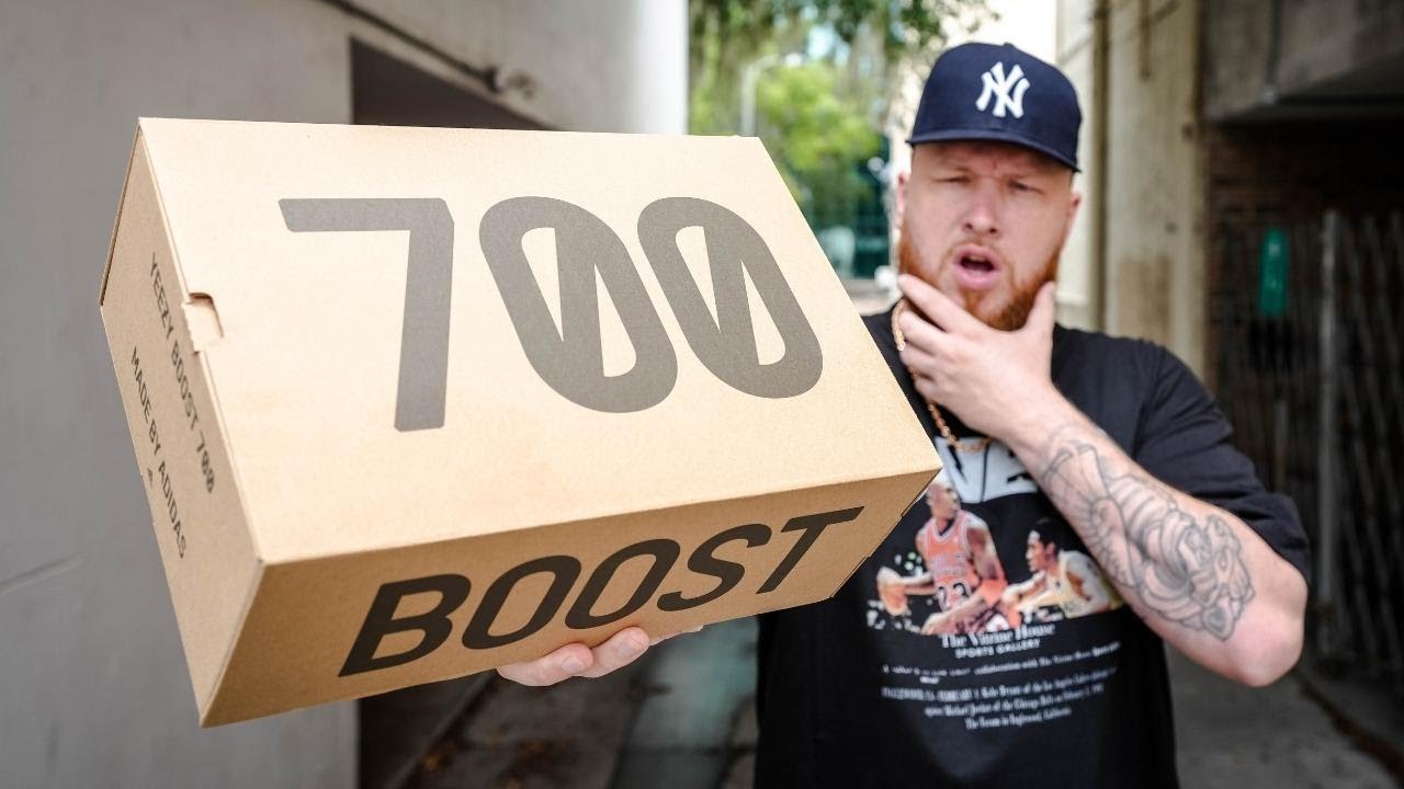 НОВЫЕ КРОССОВКИ ADIDAS YEEZY BOOST С НЕОБЫЧНОЙ ИЗЮМИНКОЙ!