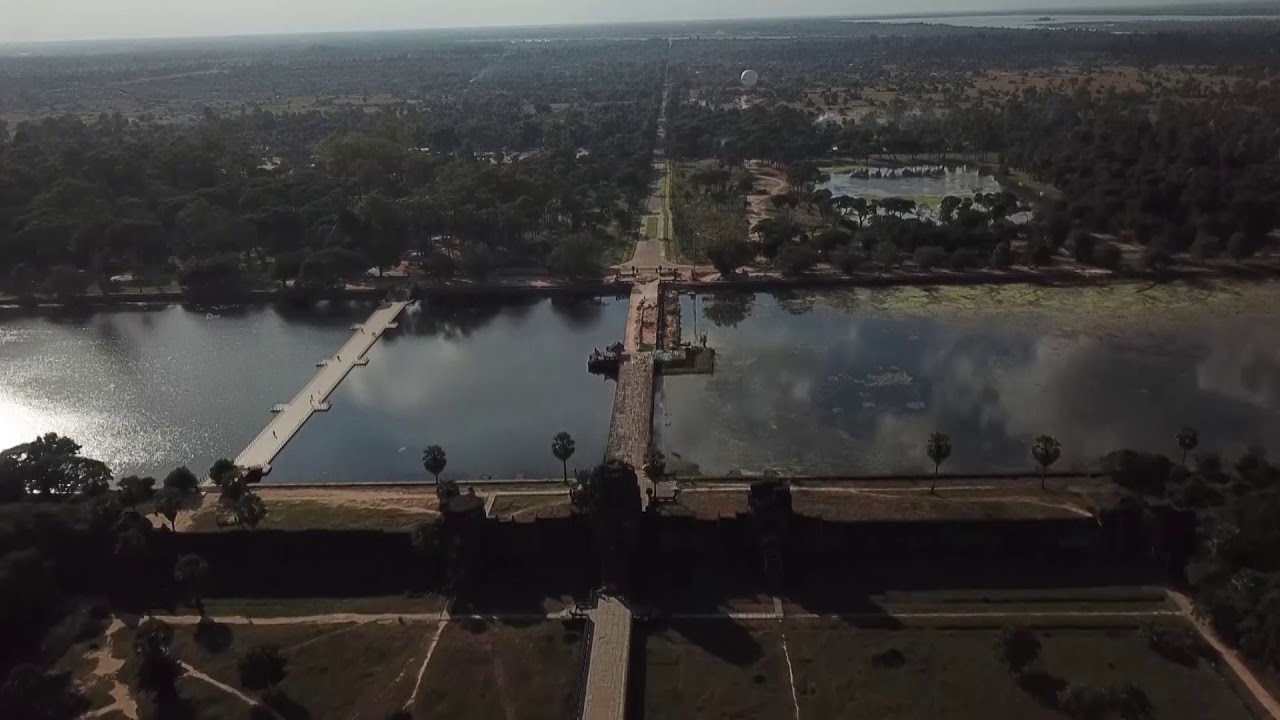 In front of Angkor, seen from the sky​ អង្គរវត្ដមើលពីលើ អាកាស