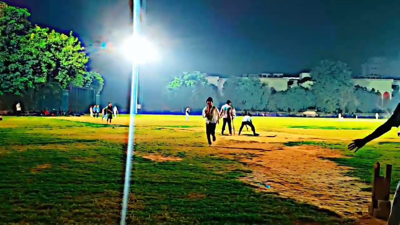 non-striker gets saved from run out in night match||Streetcricket||#batsman#cricket#coverdrive#viral