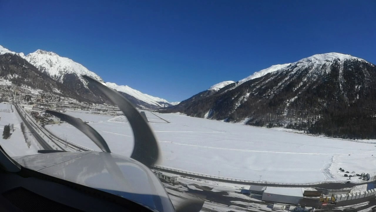Pilot's Eye: Approach and Landing Samedan / St. Moritz (LSZS)