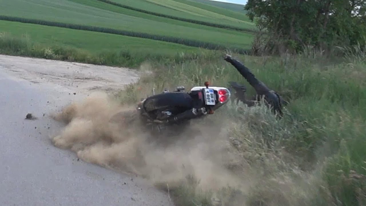Observations on a Husqvarna NUDA 900R and a Suzuki SV1000 #2