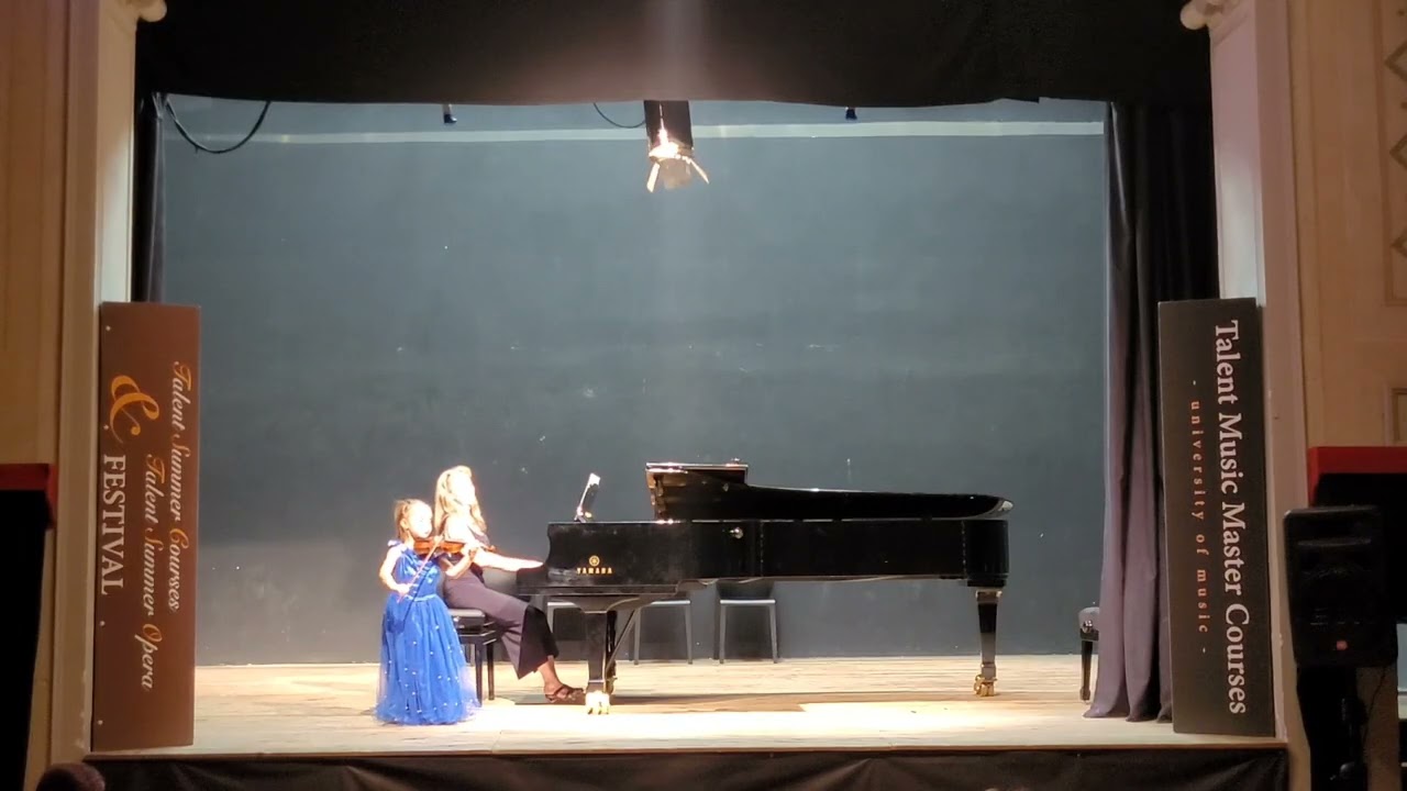 Luna Bauwens (6 years old), J. Haydn Concerto G-dur, II