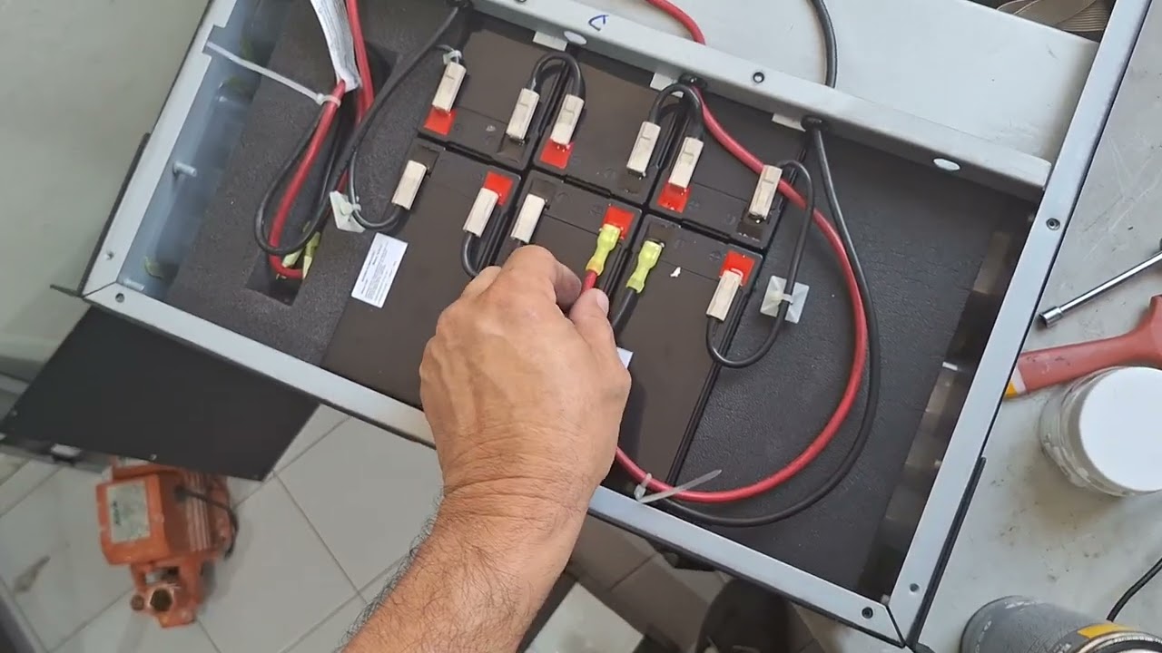 Falla UPS Tripplite SU3000RTXL3U, cambio de baterías.