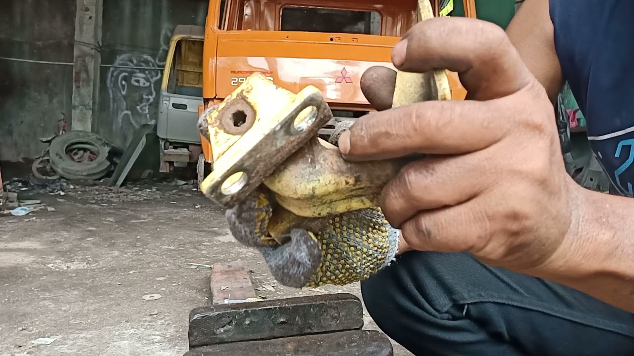 Ganti bos pen engsel pintu truk canter...