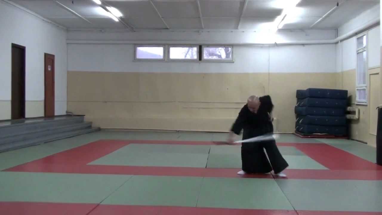 Toho Iaido No. 6 - Tsukaosae　柄押さえ