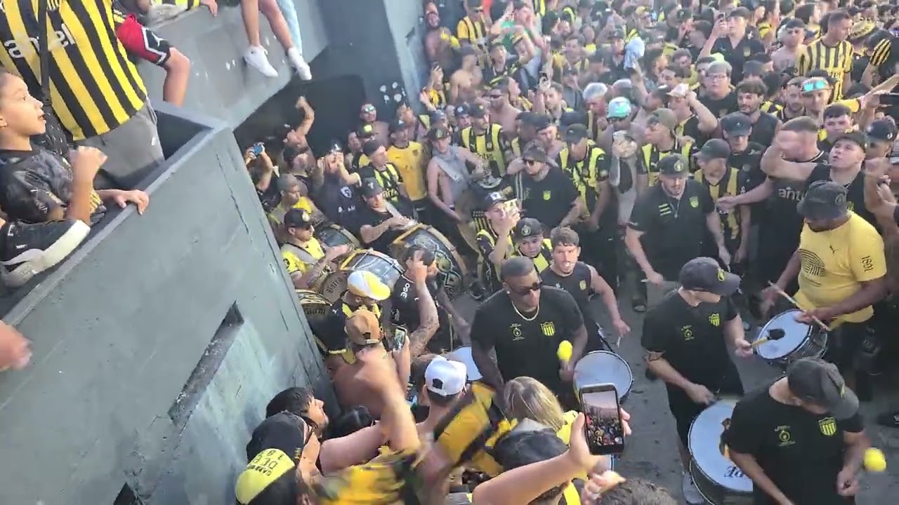 Entrada de la Percusión- Hinchada de Peñarol (vs naciomal) Final supercopa 2026 