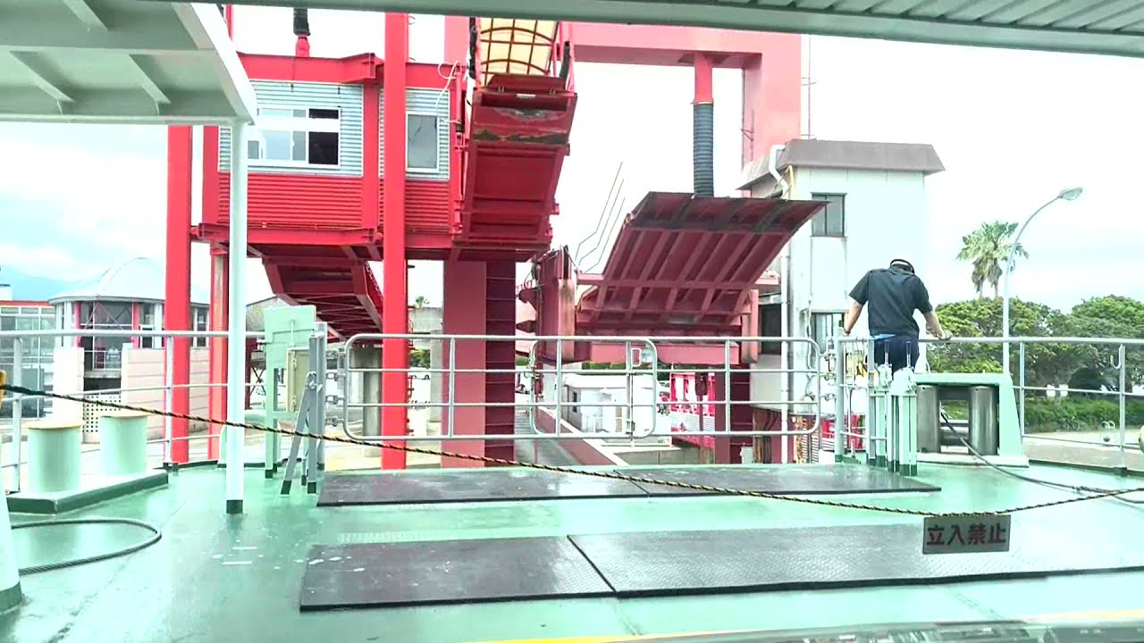 M有明フェリー 多比良港へ入港