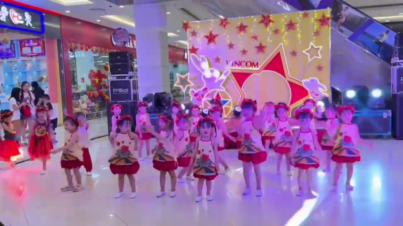 Nhảy ơi ánh trăng vàng ơi. BD CLB Happy Lucky