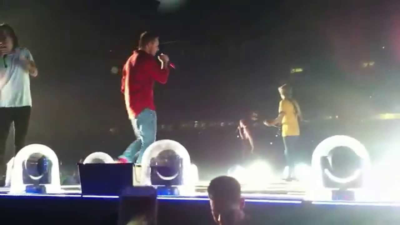 Cheeky Harry Styles & Little Black Dress OTRA 2015