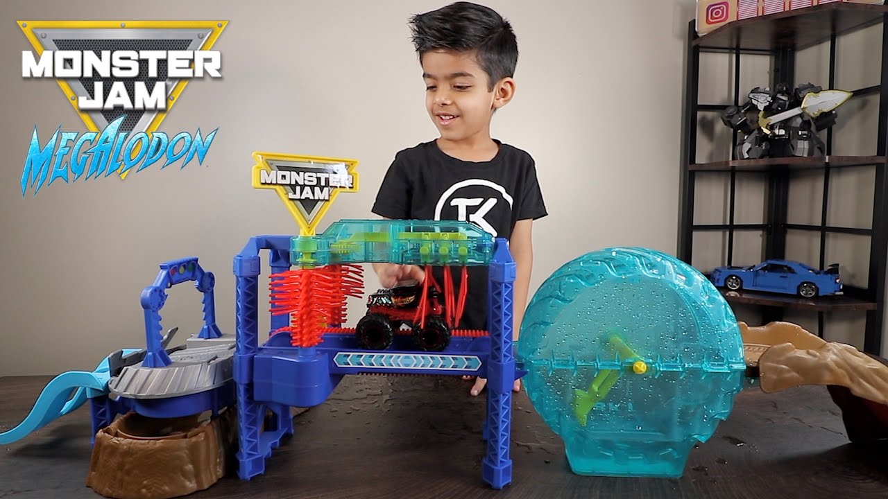 Monster Jam Megalodon MONSTER WASH by SpinMaster! Let's Play 2022