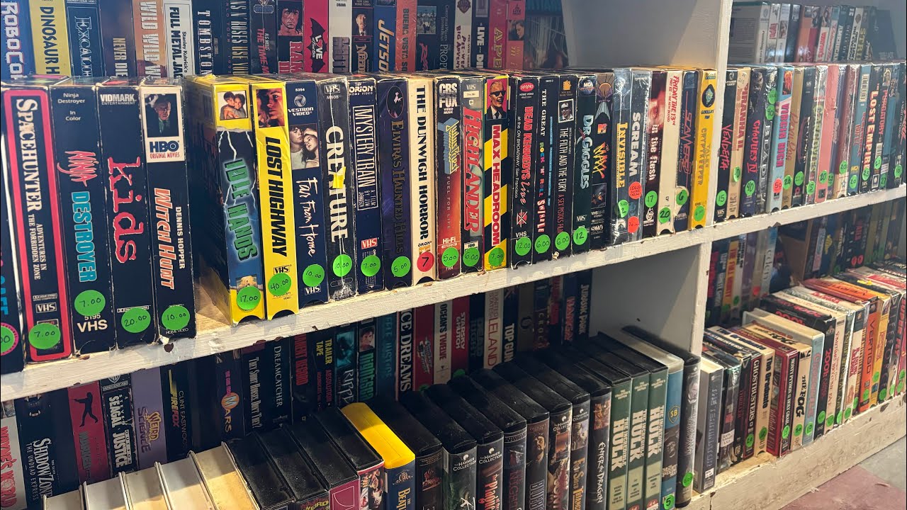 VHS Hunting At Pleasant Dreams Records - Epic Tapes Found!