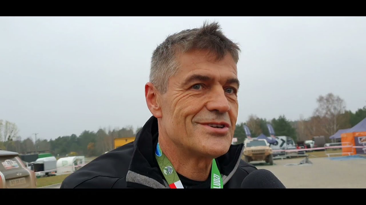 Krzysztof Hołowczyc na mecie Drawskiego Dnia Niepodległości 2021