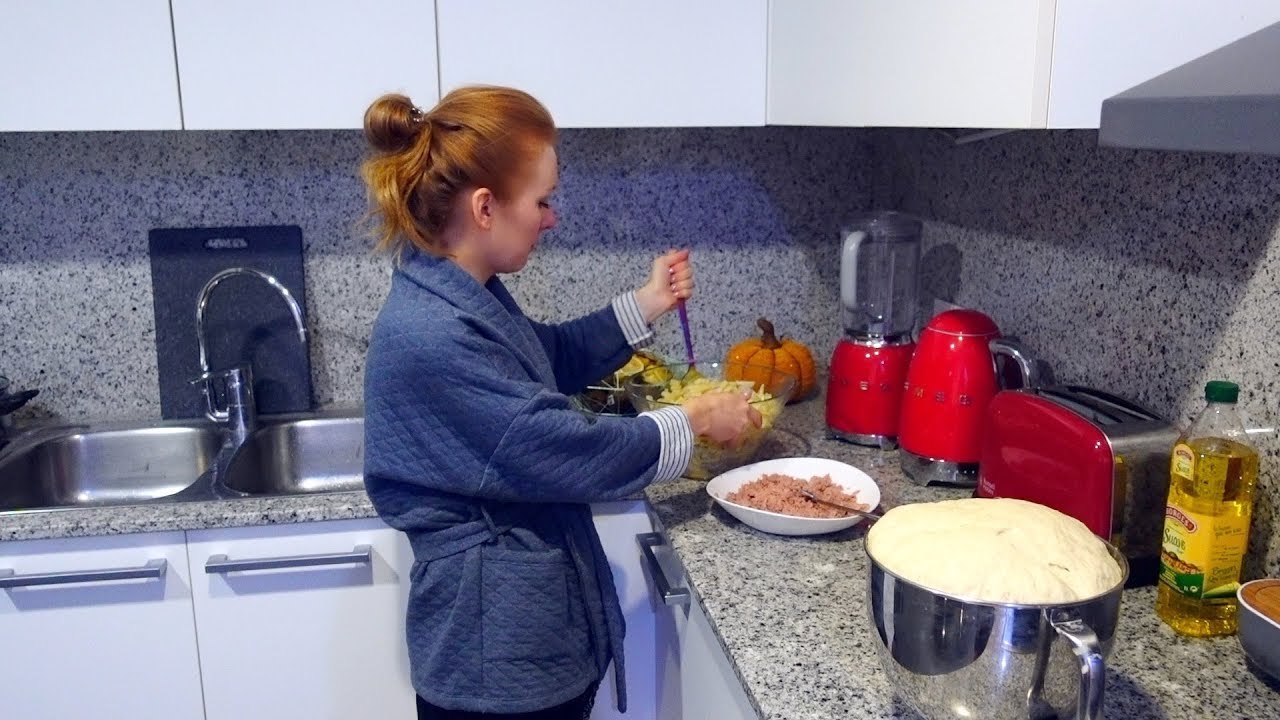 VLOG: ГОТОВЛЮ ДВА ПИРОГА! ЦЕЛЫЙ ДЕНЬ НА КУХНЕ, СКОЛЬКО МОЖНО?  26.10.18
