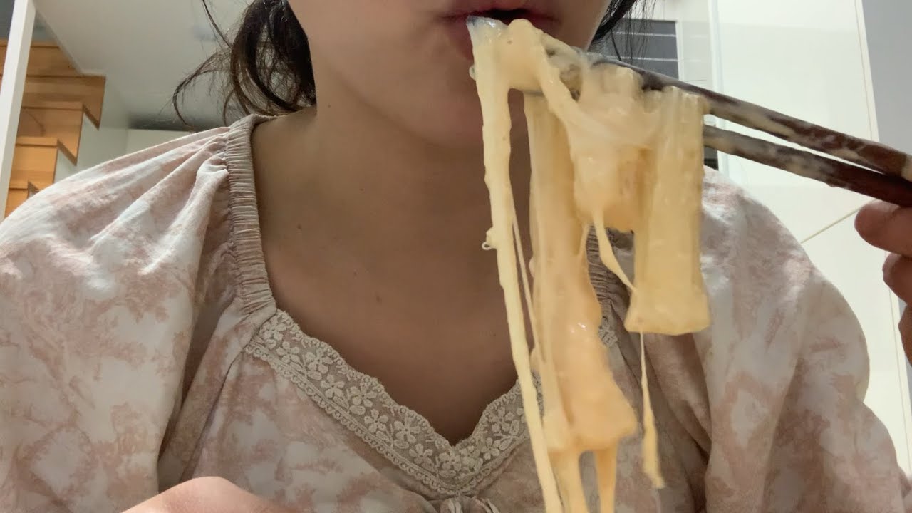 두바이와플에 불닭 뿌링클 떡볶이..을! 곁들인