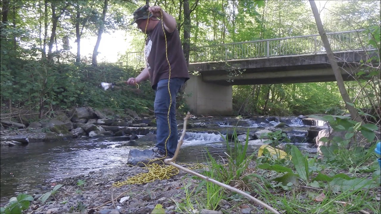 Magnetangeln am kleinen Fluss