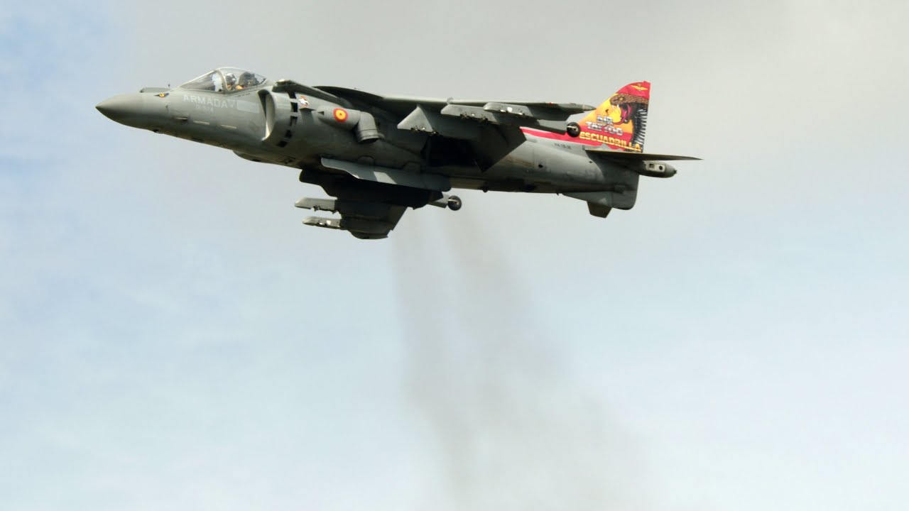 Spanish Navy EAV-8B Matador II+ Harrier solo display - RIAT 2024