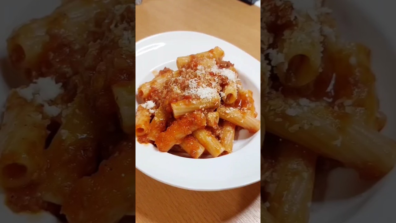 Makaron z sosem pomidorowym i kiełbasą🍝 