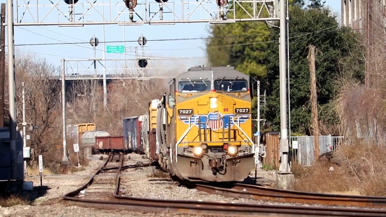 (HD) RAIL RUSH HOUR in Houston TX! (11+ Trains in a matter of minutes!)