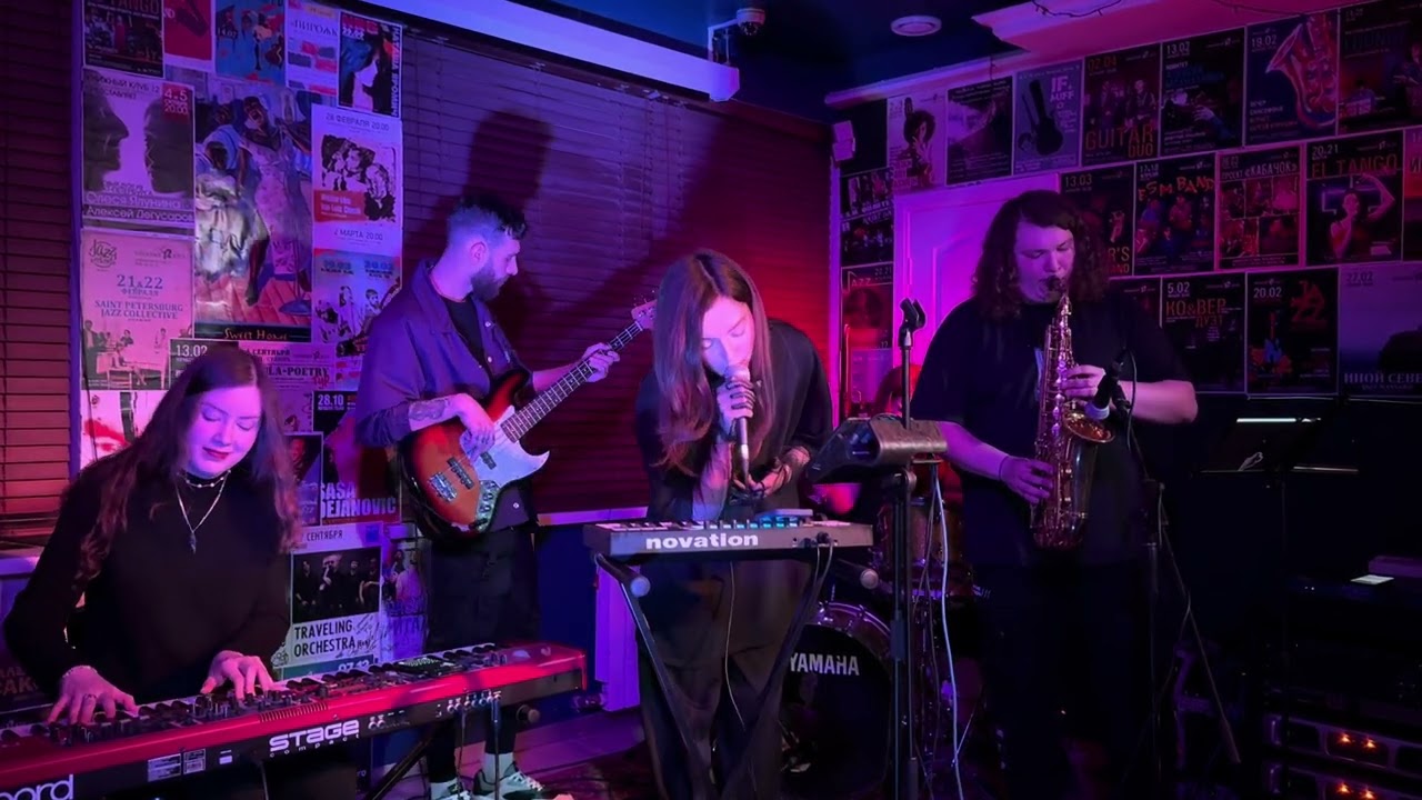 He Loves Me &ndash; New Age Collective (live) / Jill Scott