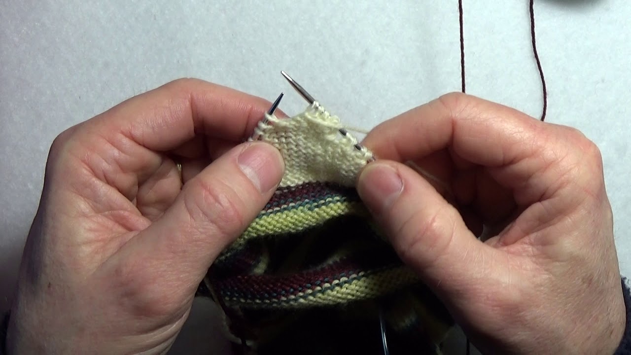 Tricoter 2 bas en commençant par le bout du pied avec 1 aiguille circulaire - Partie 2 de 3
