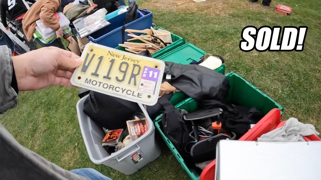 Buying and Selling at The Flea Market - Nice Find!