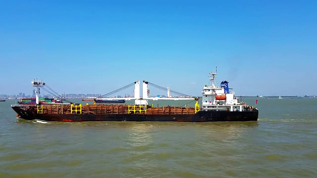 Yangtze River, China (ON SHIP POV) (2017)