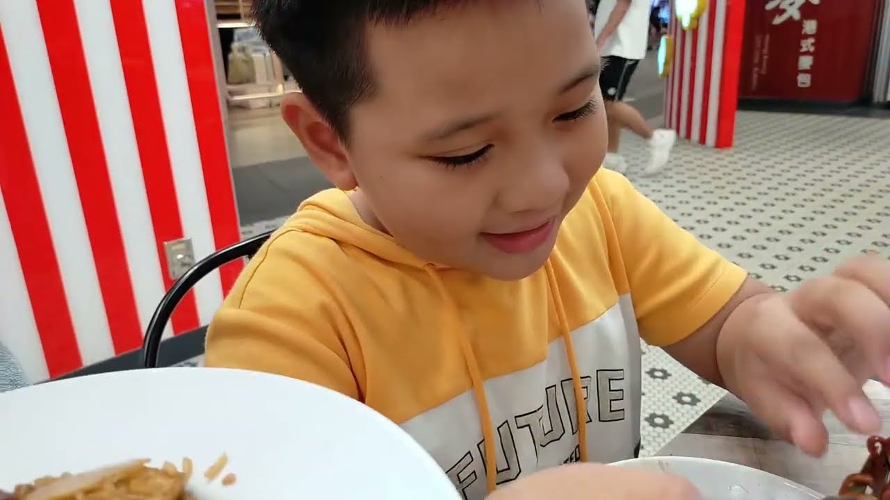 KITA MAKAN MALAM DI TEMPAT INI DULU #makanbersamakeluarga #eatingshow #eating #makan #mukbang 