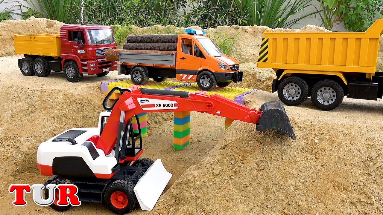 K&ouml;pr&uuml; yapımı. &Ccedil;ocuk videoları. İnşaat arabaları kazı yapıyor. Kum oyunu | BIBO TOYS T&uuml;rk&ccedil;e