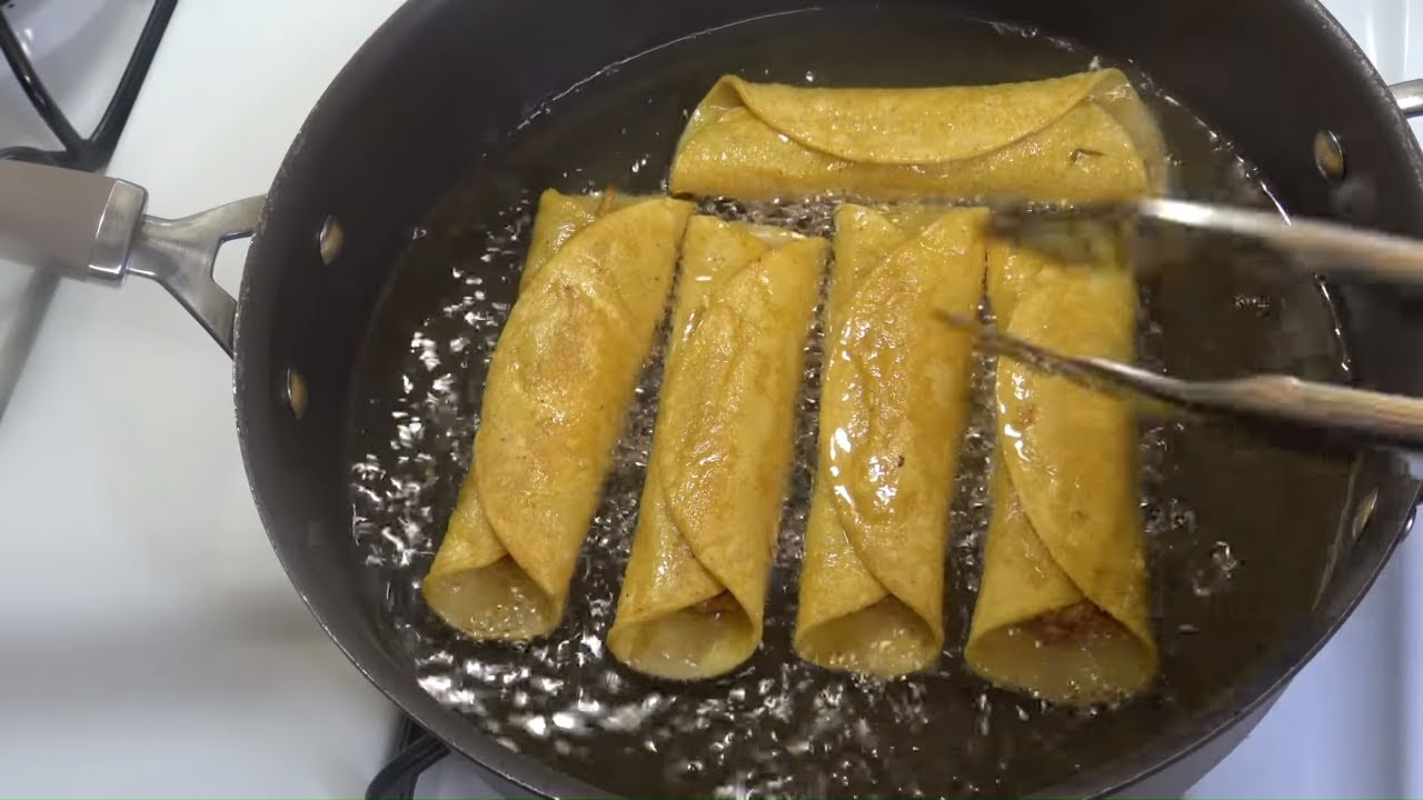 Tacos de pollo o flautas. Comida Nicaraguense.