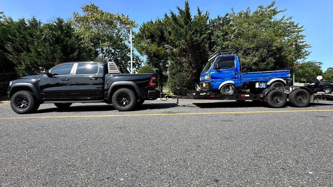 I REPLACED A HEAD GASKET & CLUTCH ON A TINY JAPANESE TRUCK 😳 | Honda Acty Build