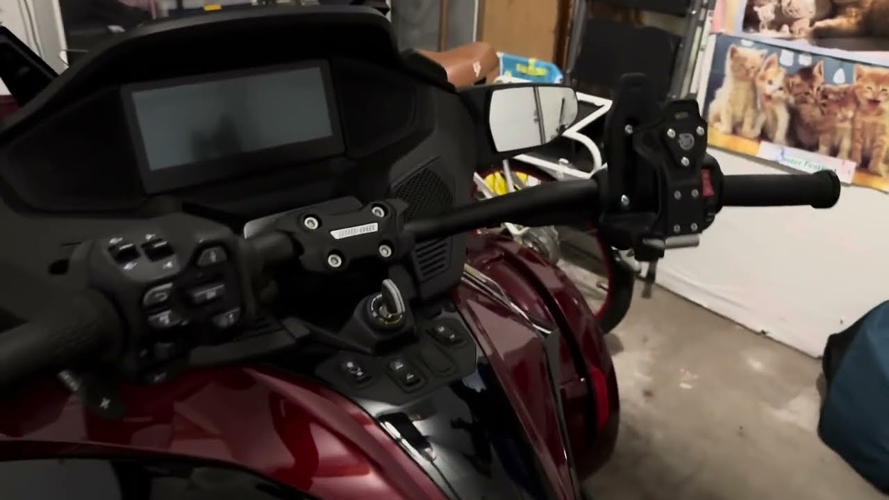 An idiot's attempt at installing short reach handlebars on a Can-Am Spyder RT Limited (2024)