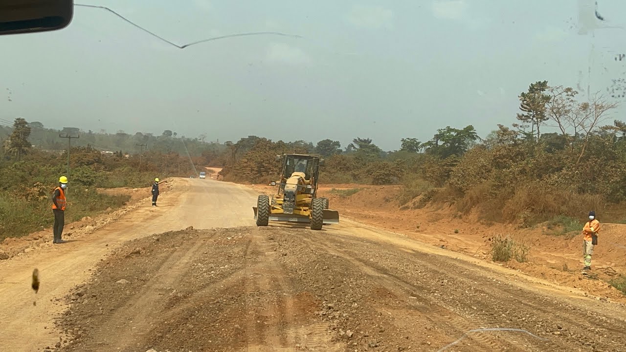 UNBELIEVABLE🤯Prez.Mahama kicks off massive 195km Manso Nkwanta & Manso Adubia Road project in Kumasi