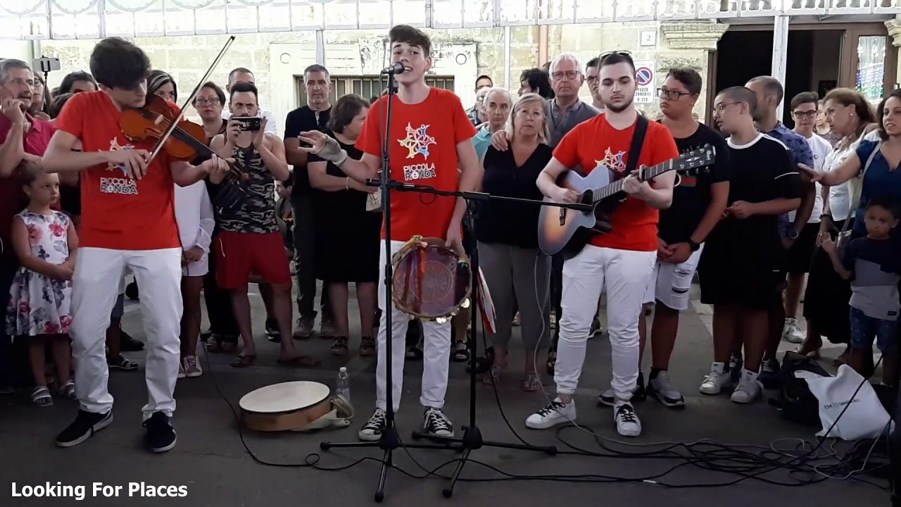 Torrepaduli, musica e balli dei musicanti delle corti ( Lecce - Puglia - Italy )
