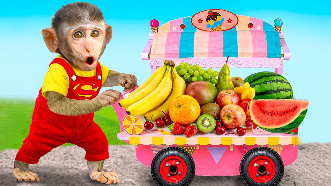 Monkey Baby Mimi used her last coin to buy all the fruit in the vending machine | Mimi Money Life