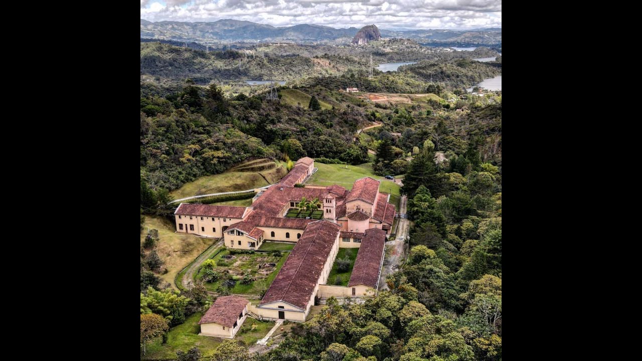 Monasterio Benedictino Santa Mar&iacute;a de la Epifan&iacute;a Guatap&eacute;. Proyecto @santydronechurches