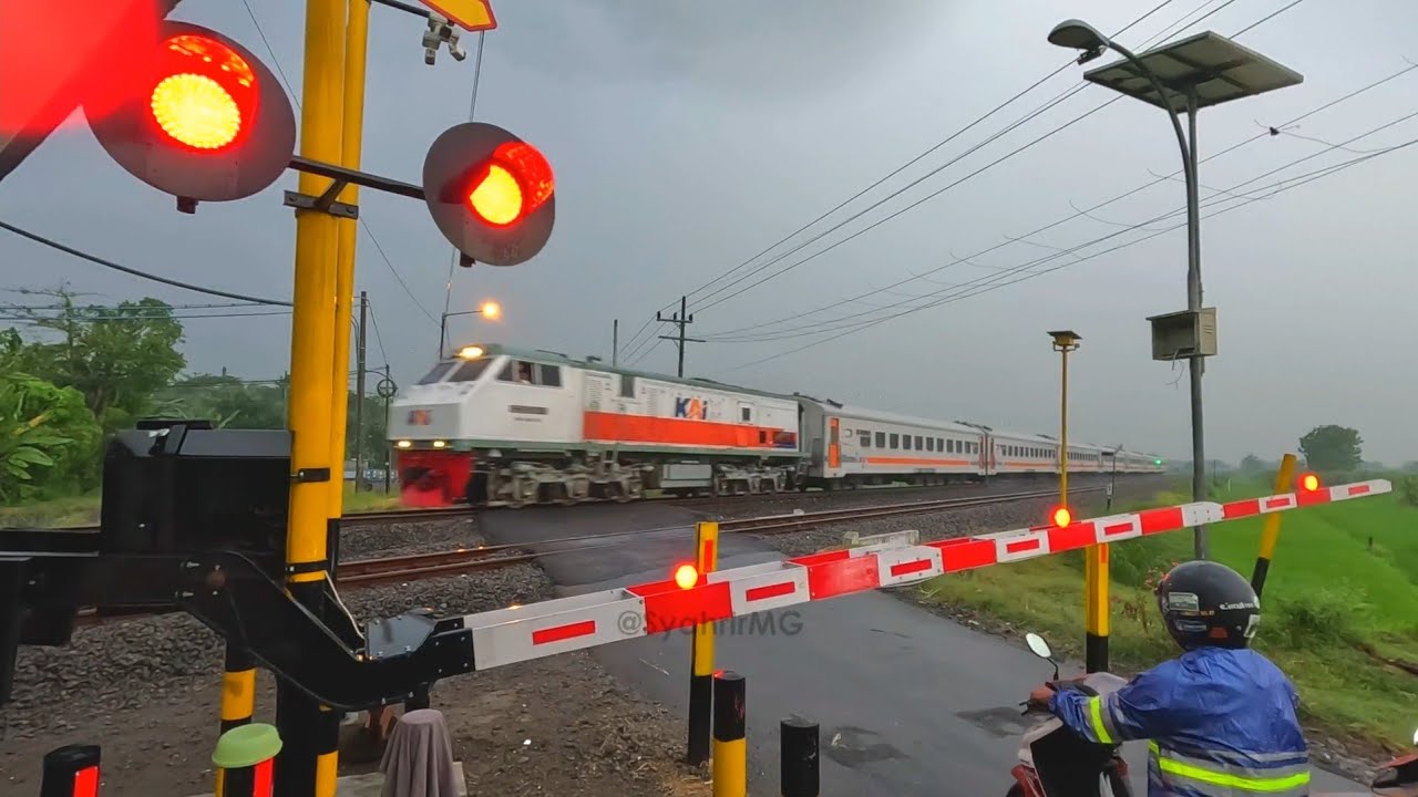 Railroad Crossing Indonesia | Perlintasan Kereta Api 2024