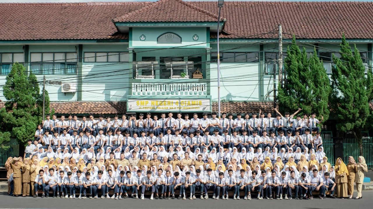 YEARBOOK SMPN 4 CIAMIS
