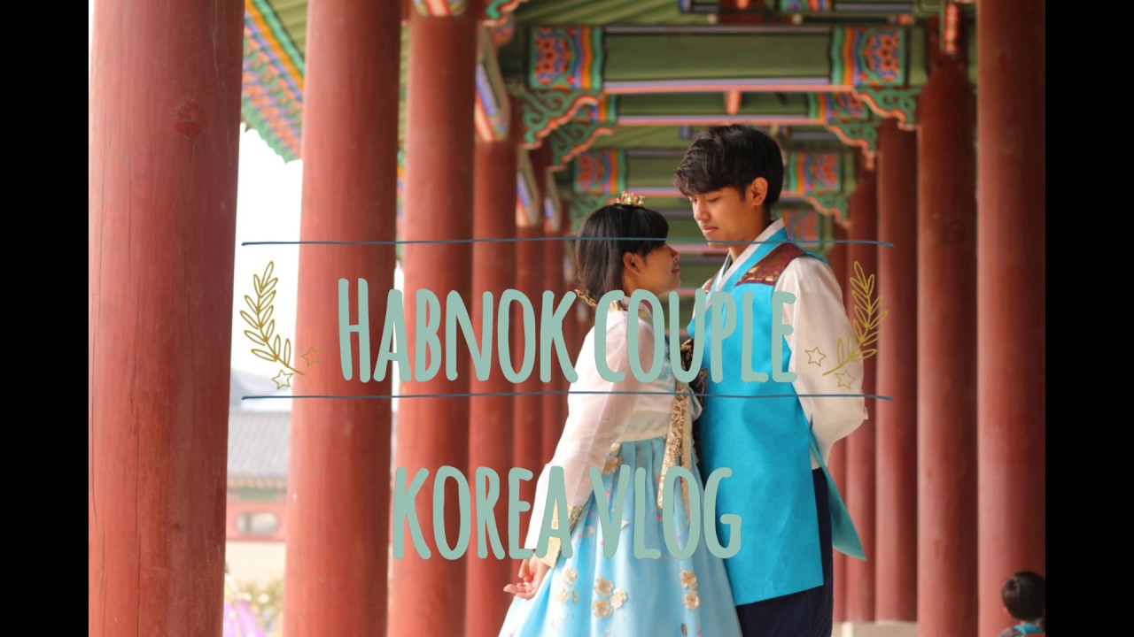 Hanbok couple, Gyeonbokgung Seoul KOREA