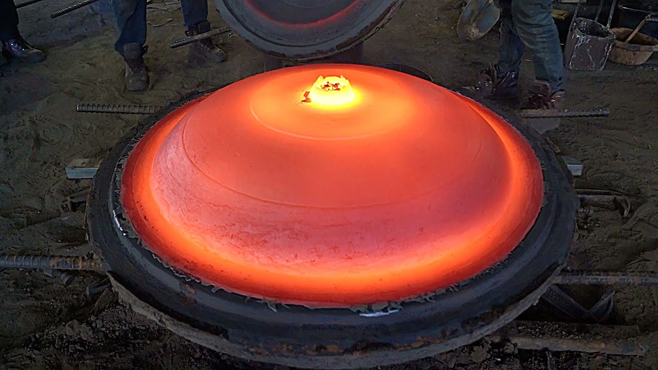 Amazing! The process of making an overwhelmingly large cast iron pots