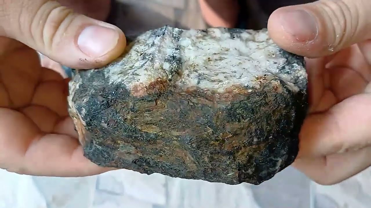 Pedra feia mas cheia de Ouro