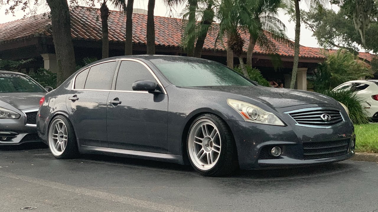 G35 drifting sedan