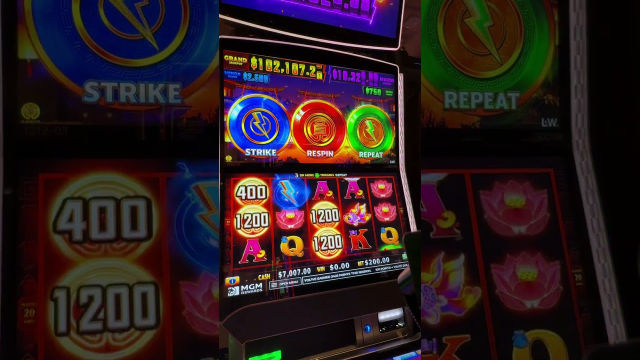OMG... Bet CHANGE Made This HAPPEN! #gambling #casino #slots #vegas